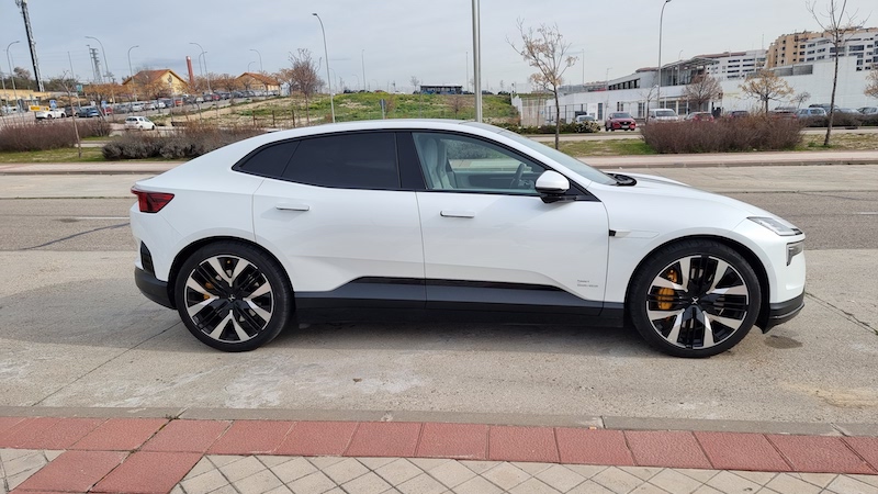 POLESTAR-4-400W-LATERAL Polestar 4 diseño futurista y prestaciones premium
